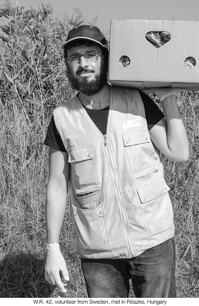 Palestinian volunteer on the railway to the transit zone, Röszke
photo credit: Elio Germani